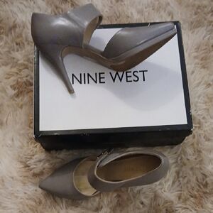 Nine West Gray Heels Classic Pointed Toe Medium Height